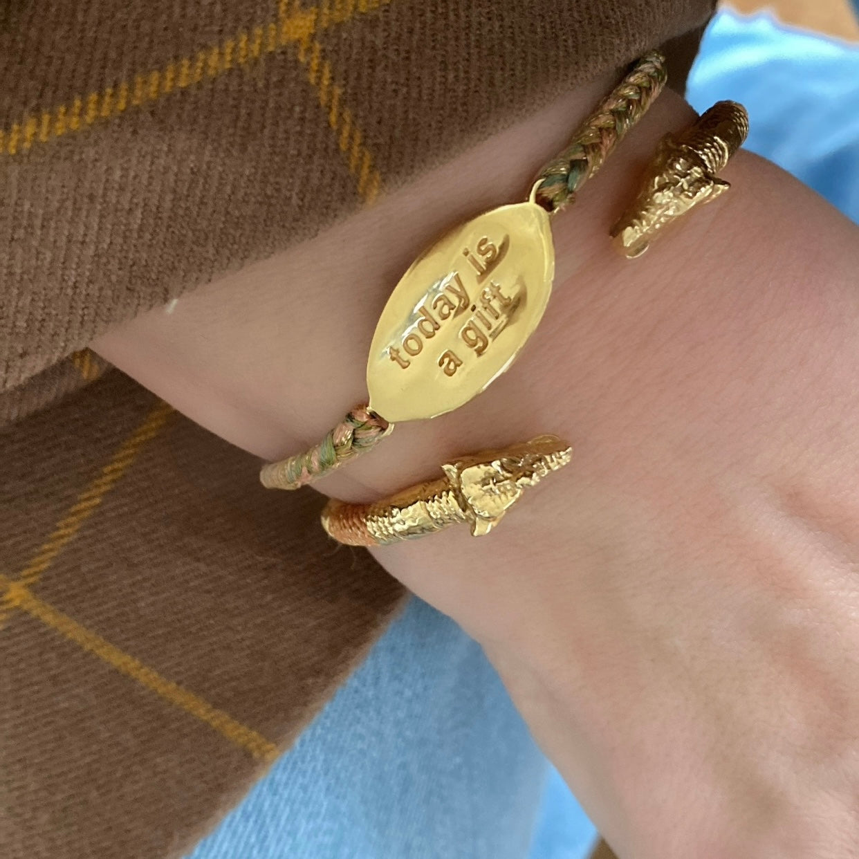 Armband Today is a Gift